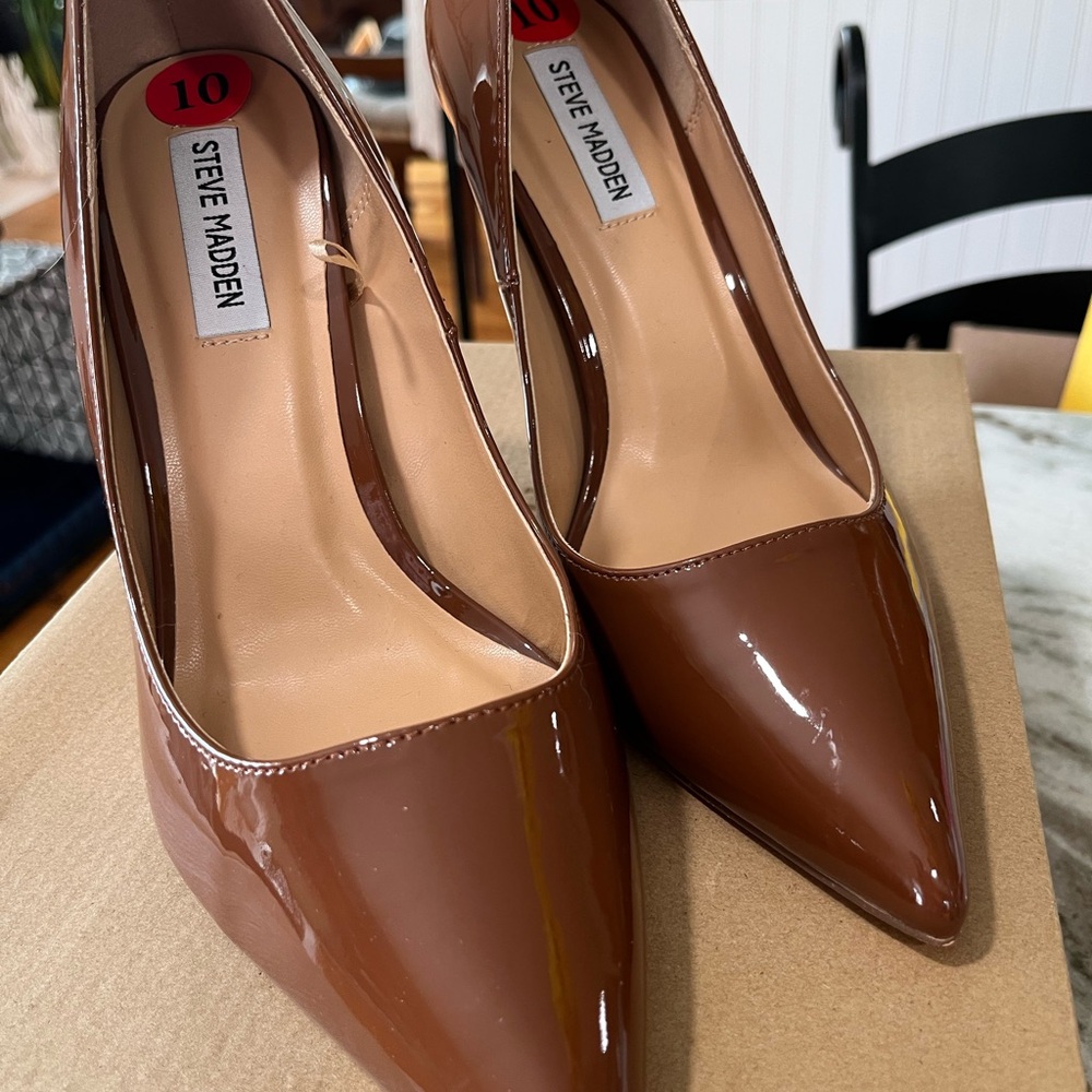 Steve Madden Brown Patent Pointed-Toe Pumps